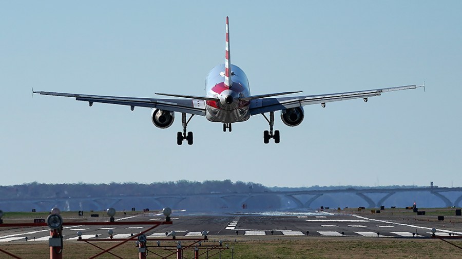 An American Airlines A319 lands at DCA