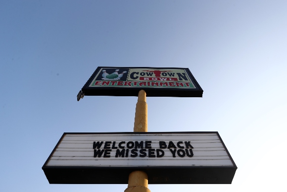 A sign in Texas welcomes back customers