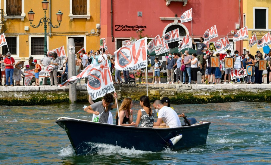 venice UNESCO world heritage protection site ships cruise ban report consider