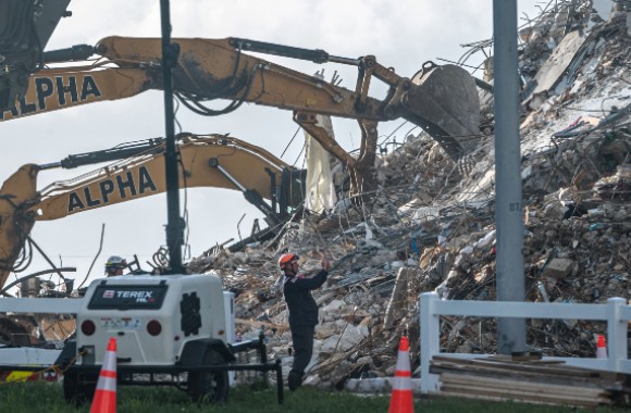 Collapsed building in Florida