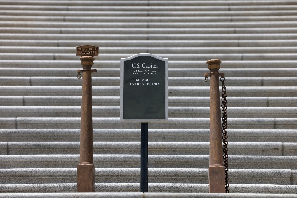 A 'Member's Entrance' sign at U.S. Capitol