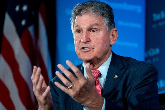 Sen. Joe Manchin, D-W.Va., speaks to the Economic Club