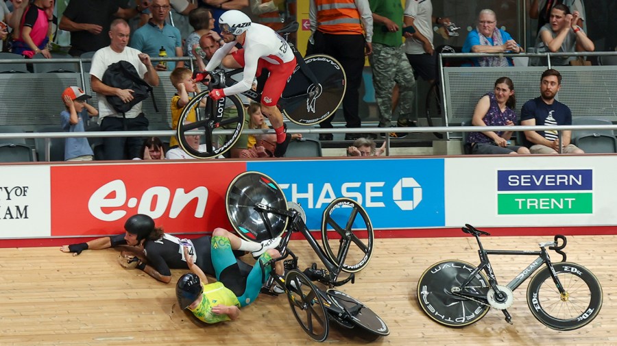 Cyclists crash on the final lap in a qualifying race