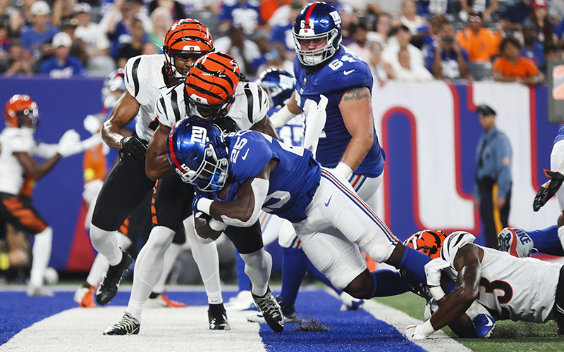 New York Giants running back Jashaun Corbin rushes for a touchdown