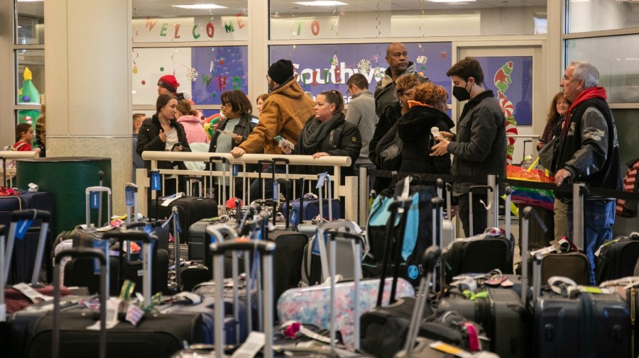 Travel delays. Southwest luggage line.