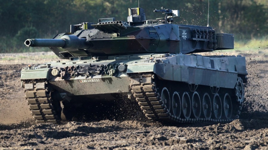 Leopard 2 tank