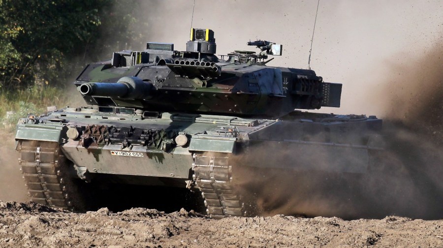 Leopard 2 tank