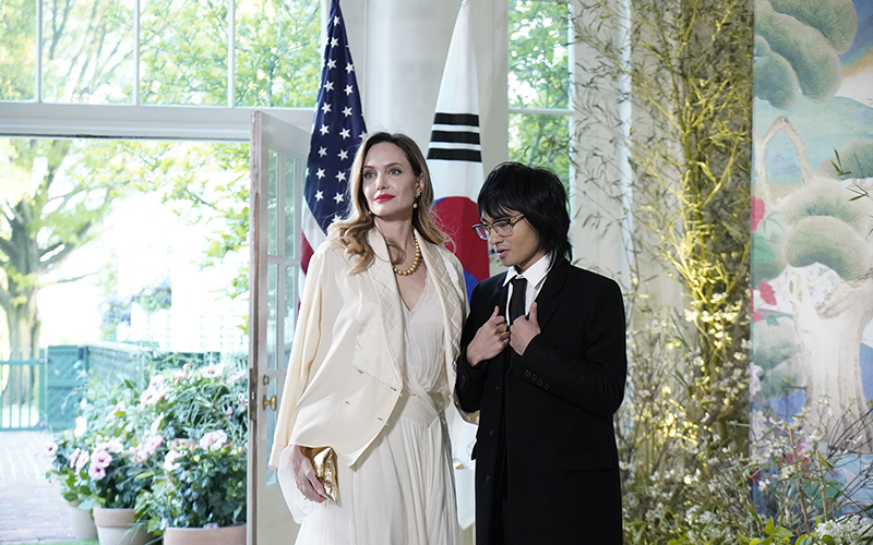 Angelina Jolie and Maddox Jolie-Pitt arrive for the State Dinner