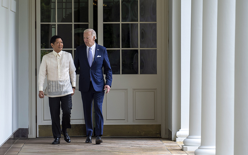 President Biden and Philippines President Ferdinand Marcos Jr. walk on the West Colonnade to the Oval Office