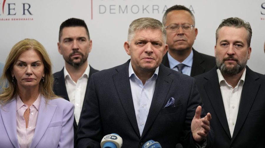 Chairman of Smer-Social Democracy party Robert Fico, center, adresses the results of an early parliamentary election during a press conference in Bratislava, Slovakia, Sunday, Oct. 1, 2023. (AP Photo/Darko Bandic)