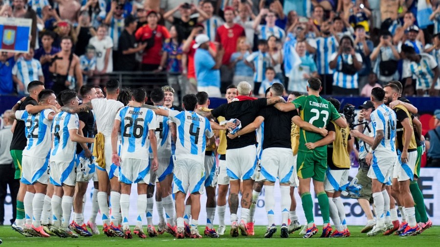 Argentina players celebrate following a Copa America semifinal soccer match against Canada, Tuesday, July 9, 2024, in East Rutherford, N.J.