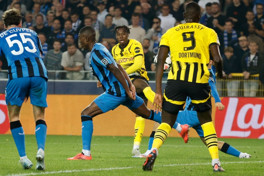 Dortmund's Jamie Gittens, center, scores the opening goal during the Champions League opening phase soccer match between Club Brugge and Borussia Dortmund at Jan Breydelstadion in Bruges, Belgium, Wednesday, Sept. 18, 2024. (AP Photo/Omar Havana)