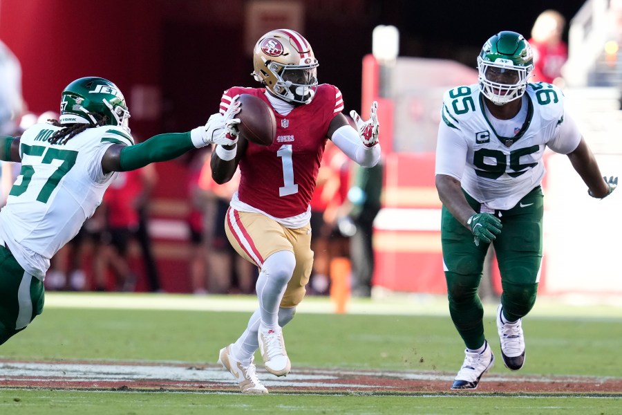 San Francisco 49ers wide receiver Deebo Samuel Sr. (1) runs between New York Jets linebacker C.J. Mosley and defensive tackle Quinnen Williams (95) during the first half of an NFL football game in Santa Clara, Calif., Monday, Sept. 9, 2024. (AP Photo/Godofredo A. Vásquez)