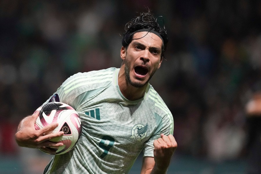 Mexico's Raúl Jiménez celebrates scoring his team's opening goal against Honduras during a CONCACAF Nations League quarterfinals second leg soccer match at Nemesio Díez stadium in Toluca, Mexico, Tuesday, Nov. 19, 2024. (AP Photo/Eduardo Verdugo)